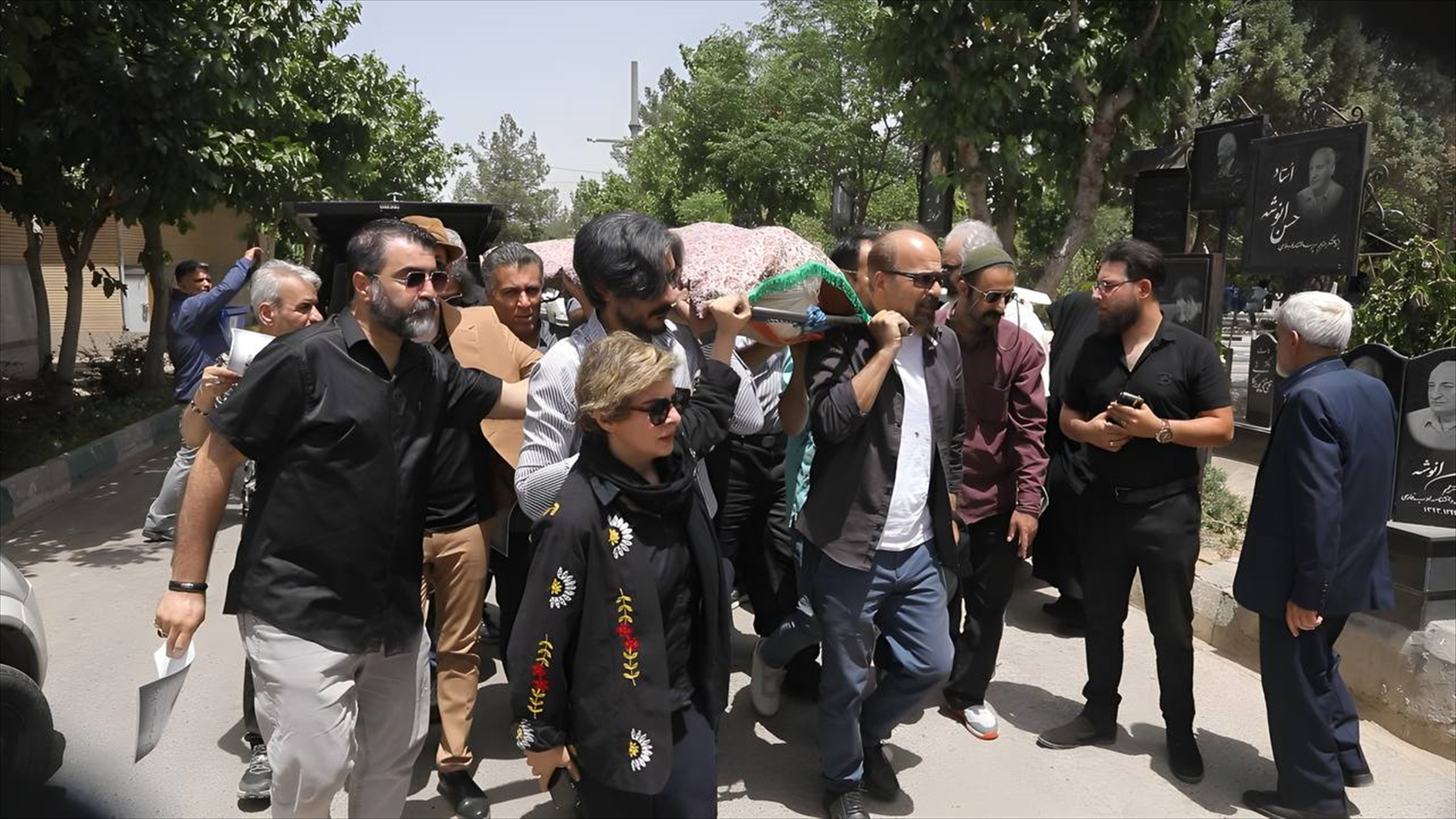 گزارش مراسم خاکسپاری شهرام شاهرختاش